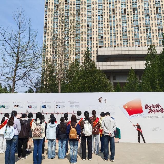 管理学院党委开展“缅怀先烈铸忠...